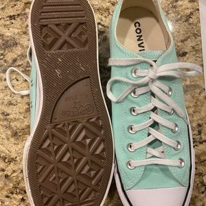 Women’s Size 9 Converse Shoes